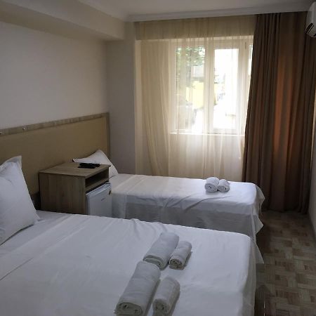 Femi Ji Hotel Batumi Bagian luar foto