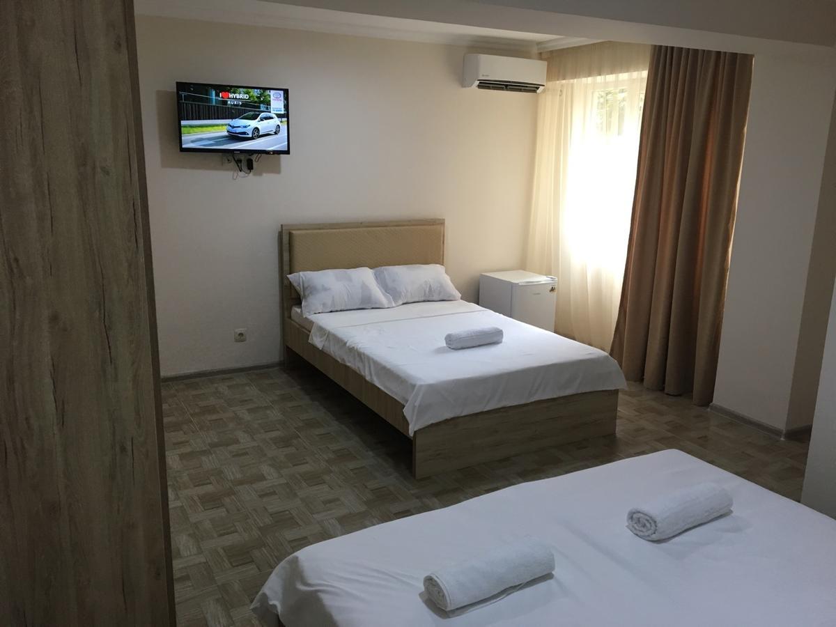 Femi Ji Hotel Batumi Bagian luar foto