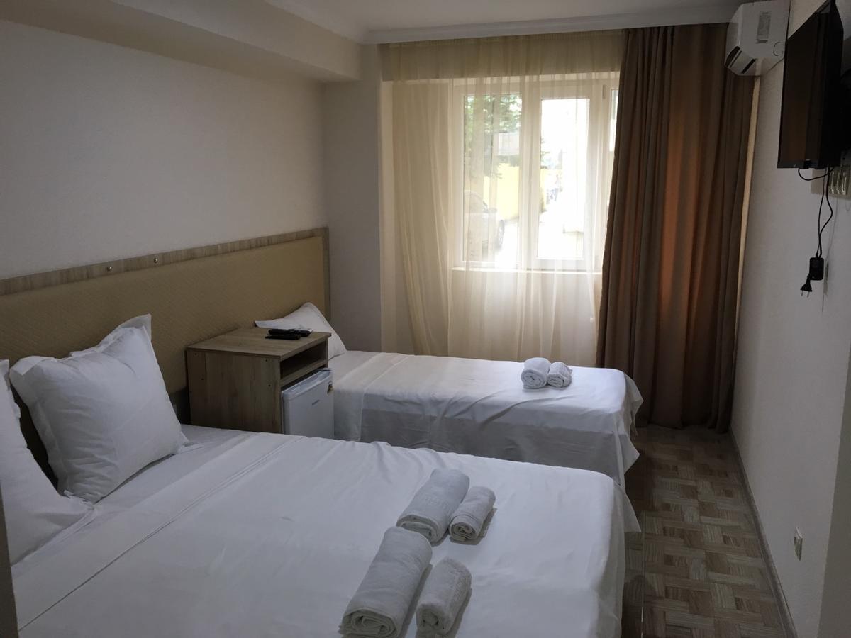 Femi Ji Hotel Batumi Bagian luar foto